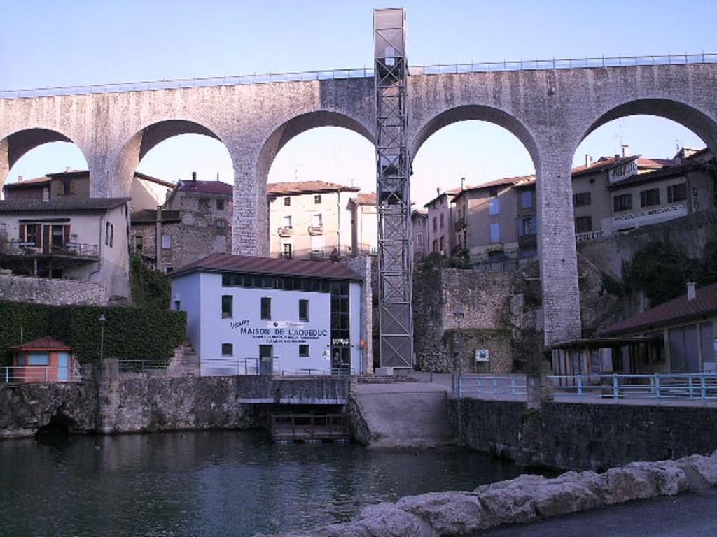 ホテル ローマ Saint-Nazaire-en-Royans エクステリア 写真